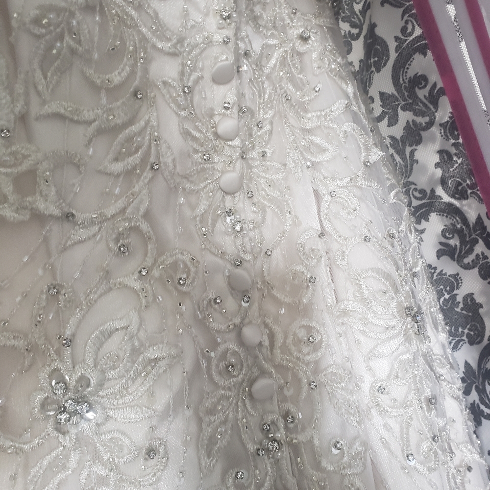 Allure wedding dress - Picture 5 of 16